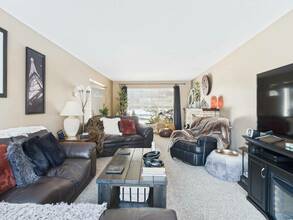 Additional property image - 5716-48B Avenue