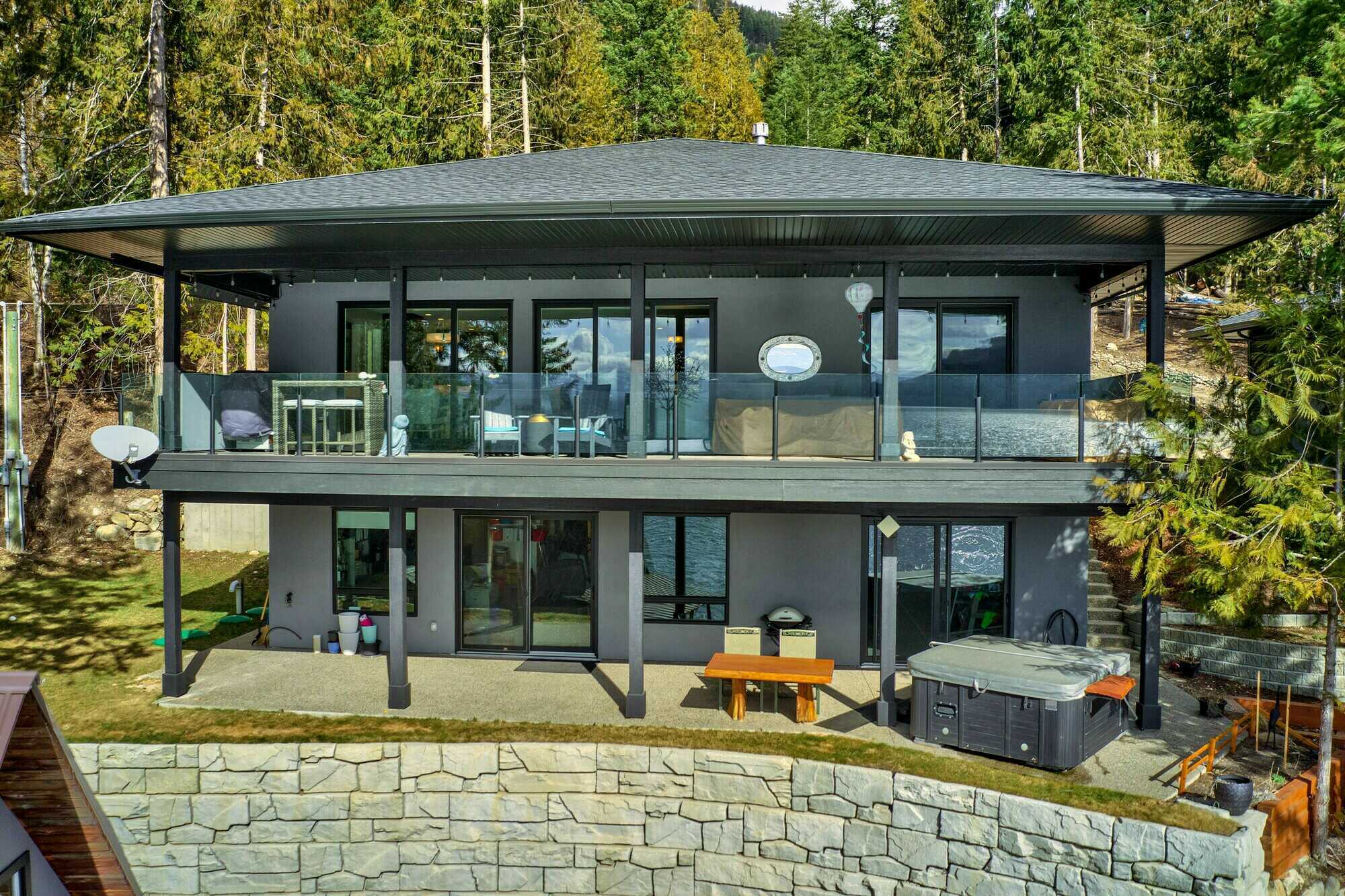 Listi 5846 SunnybraeCanoe Point Rd