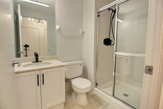 Additional property image - 604-438 King St W