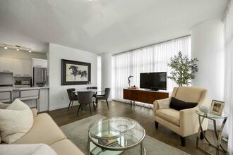 Primary image of 1106-10 Navy Wharf Ct