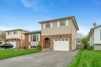 Additional property image - 443 Meadowvale Crescent