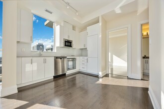 Additional property image - PH108-460 Adelaide St E