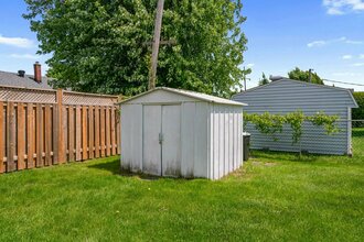 Additional property image - 905 Third St E