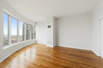 Additional property image - 4304-1 King St W