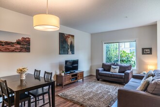 Additional property image - 1720 Dufferin Crescent