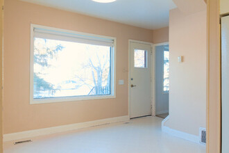 Additional property image - 9 1 Ave N