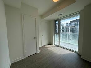Additional property image - 715-425 Front St E