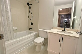 Additional property image - 604-438 King St W