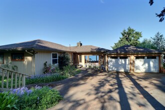 Additional property image - 4898 Island Hwy S