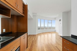 Additional property image - 4304-1 King St W